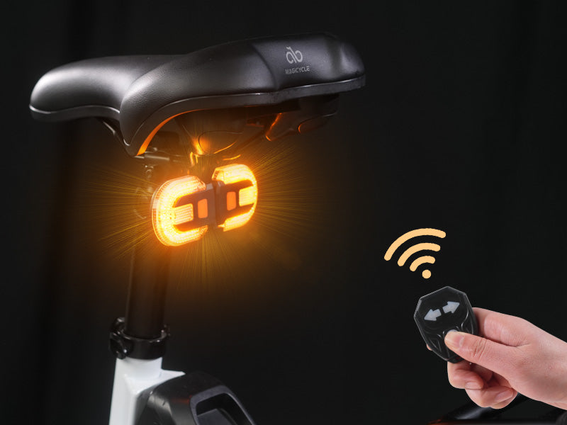 Touroll Fanale posteriore bici LED con frecce wireless